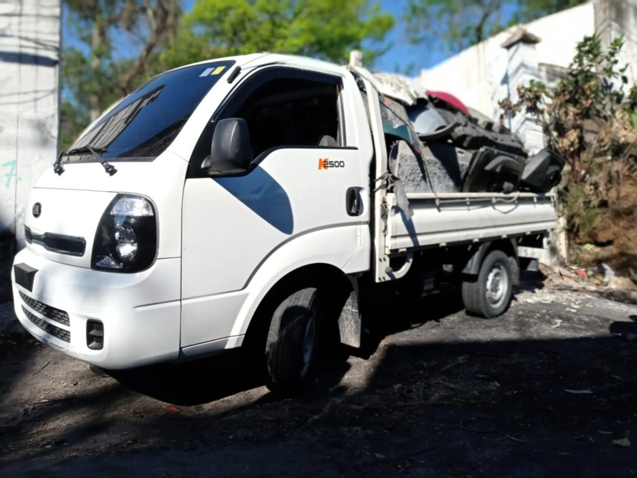 Imagem ilustrativa da imagem Motorista é multado por despejo irregular de material em São Gonçalo