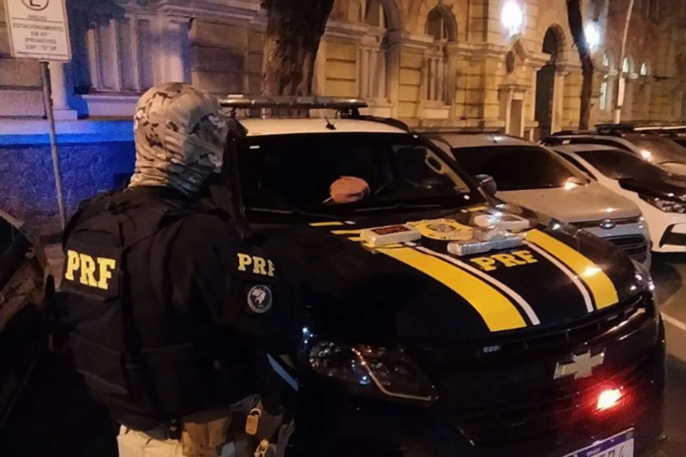 Imagem ilustrativa da imagem Viagem cancelada: motorista de aplicativo é preso com quilos de drogas na Ponte