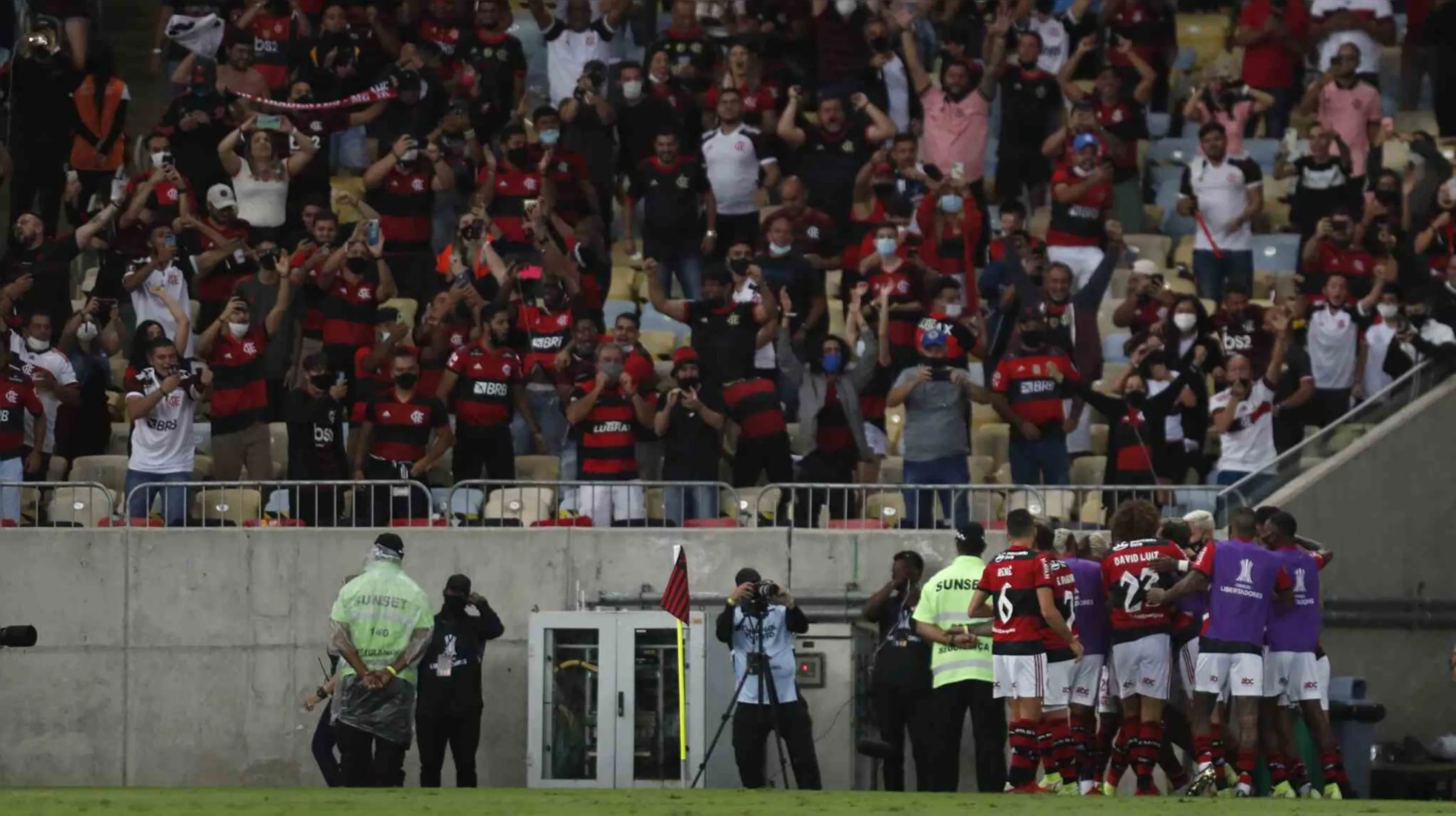 Imagem ilustrativa da imagem Prefeitura do Rio altera decreto e muda regras sobre público nos estádios