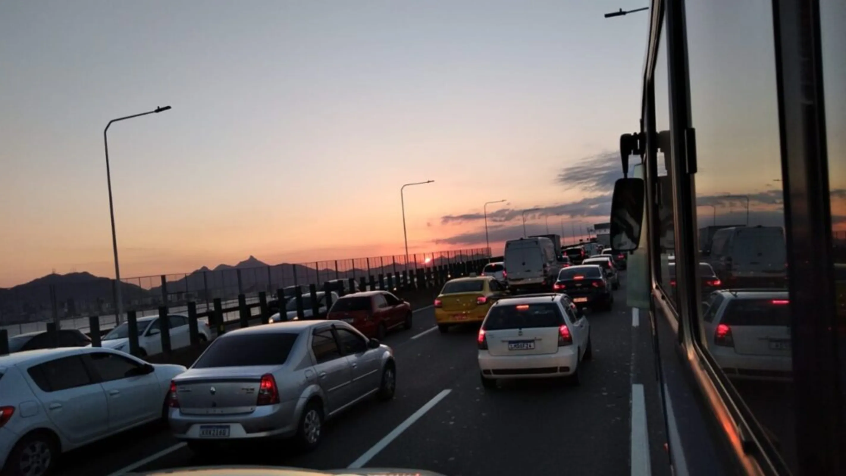 Imagem ilustrativa da imagem Acidente termina em morte de motociclista na Ponte Rio-Niterói