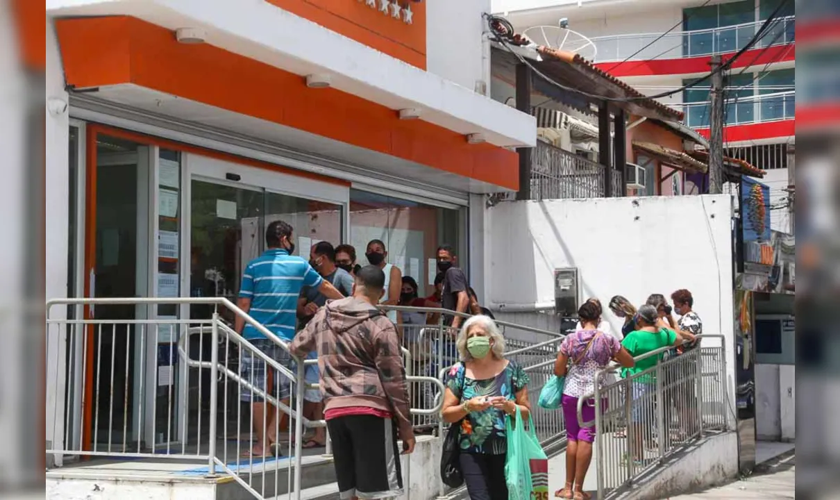 Imagem ilustrativa da imagem Idoso sofre mal súbito em frente a uma agência bancária no Centro de Maricá
