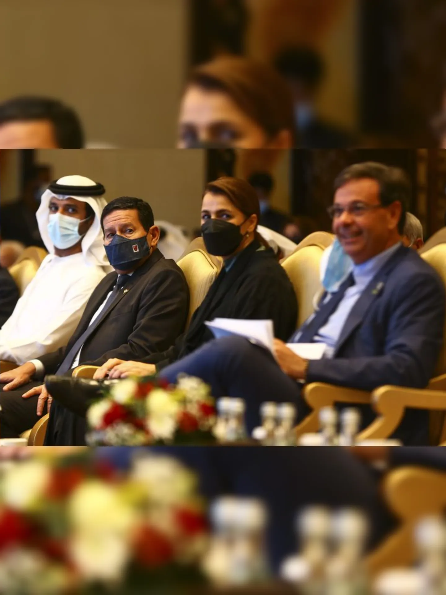 O ministro da Economia dos Emirados Árabes Unidos, Abdulla bin Touq Al Marri, o vice-presidente Hamilton Mourão, a ministra do Meio Ambiente e Mudanças Climáticas dos EAU, Mariam Bint Mohammed Al Mheiri, e o ministro do Turismo, Gilson Machado, durante abertura do seminário empresarial Brasil-Emirados Árabes Unidos.