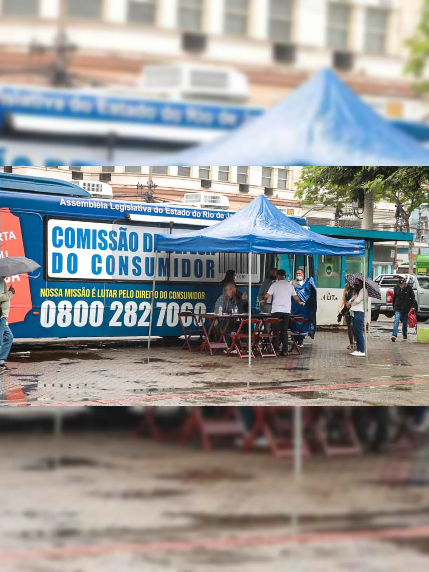 Imagem ilustrativa da imagem Ônibus da Defesa do Consumidor estaciona no Centro de Niterói