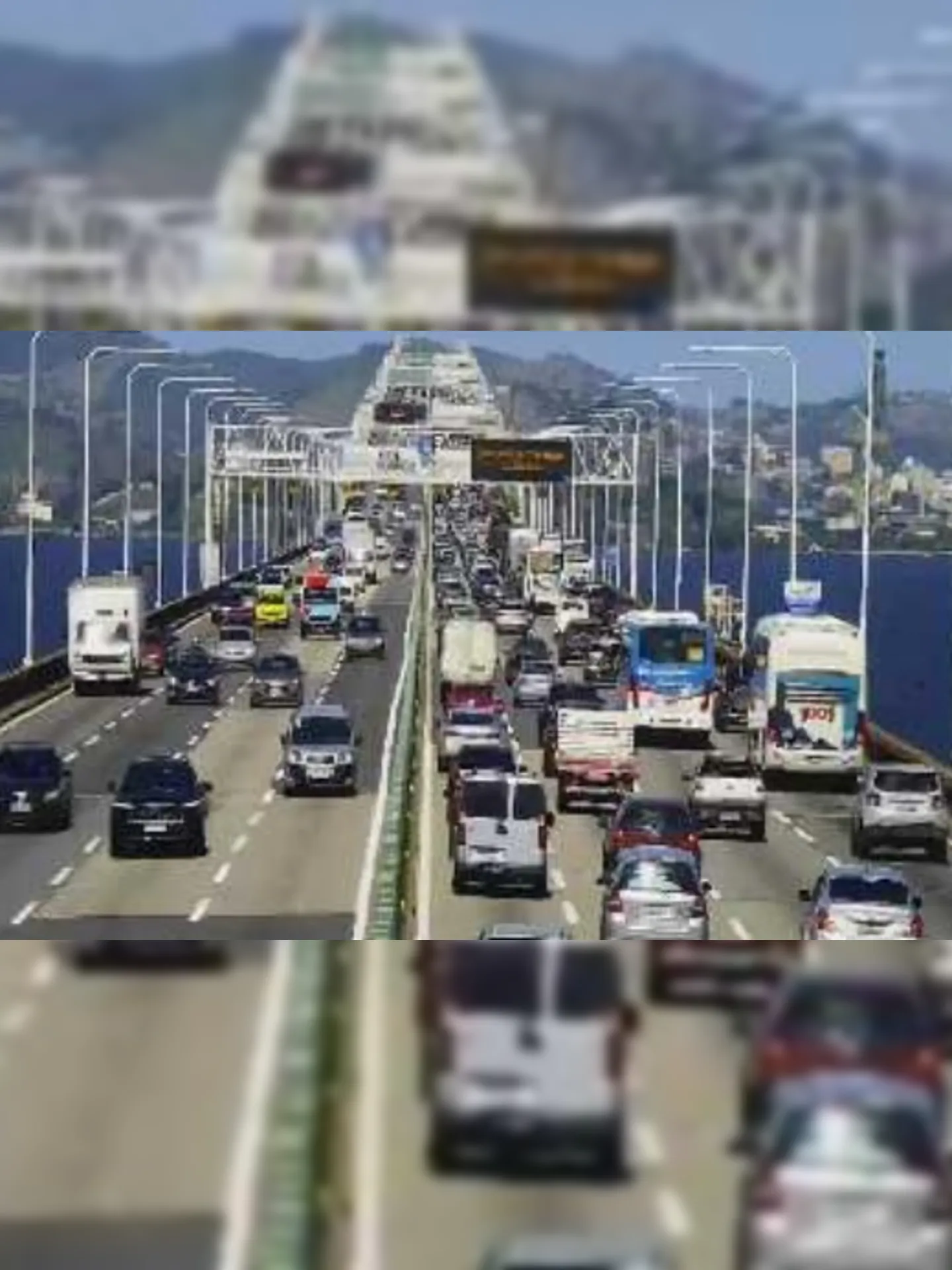 Imagem ilustrativa da imagem Carro pega fogo na Ponte Rio-Niterói e complica trânsito
