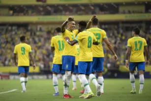Imagem ilustrativa da imagem Seleção dá show, goleia e convence contra o Uruguai na Arena da Amazônia