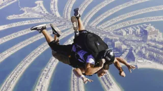 Imagem ilustrativa da imagem De Niterói a Dubai: Leonardo Latini, o artista que virou queridinho dos influencers