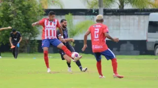 Imagem ilustrativa da imagem Maricá arranca empate na continuação de jogo adiado pela forte chuva em Resende