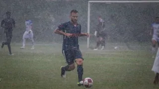 Imagem ilustrativa da imagem Pérolas Negras x Maricá, pela final da Copa Rio, é interrompido e adiado devido a forte chuva