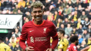 Imagem ilustrativa da imagem Roberto Firmino brilha, Liverpool massacra Watford e assume a ponta da Premier League