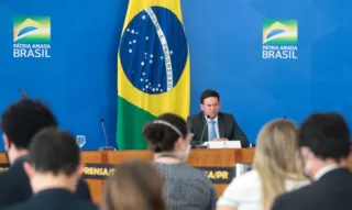 Imagem ilustrativa da imagem Auxílio Brasil será 20% maior que Bolsa Família, diz ministro