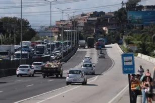 Imagem ilustrativa da imagem Ônibus têm rota alterada para fugir de assaltos na BR-101