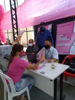 Imagem ilustrativa da imagem Águas de Niterói distribui material relacionado ao Outubro Rosa em evento na Ilha da Conceição