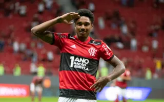 Imagem ilustrativa da imagem Flamengo tem Vitinho suspenso e acumula problemas para o jogo contra o Juventude