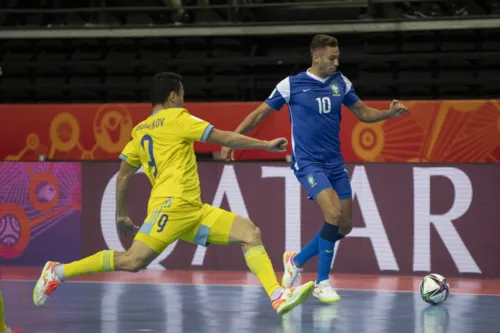 Imagem ilustrativa da imagem Brasil vence Cazaquistão e garante 3º lugar na Copa do Mundo de futsal