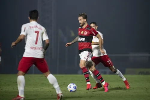 Imagem ilustrativa da imagem Desfalcado, Flamengo só empata com Bragantino em Bragança Paulista