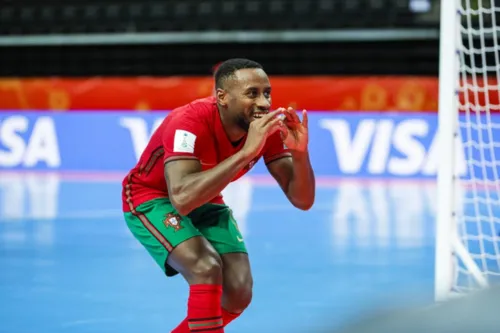 Imagem ilustrativa da imagem Portugal derrota Argentina e leva primeiro título da Copa do Mundo de futsal