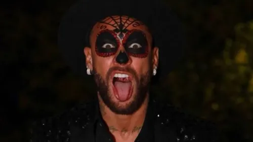 Imagem ilustrativa da imagem Neymar curte festa de Halloween em Paris após vitória de virada do PSG