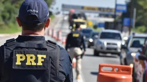 Imagem ilustrativa da imagem PRF reforça policiamento nas estradas para o feriadão