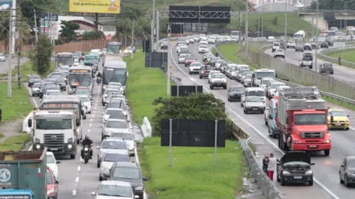 Imagem ilustrativa da imagem Mais de 1 milhão de veículos são esperados na BR-101 durante o Natal e Réveillon