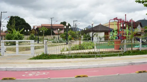 Imagem ilustrativa da imagem Praça de Maricá é interditada para reparos após acidente de carro