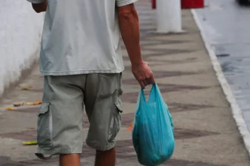 Imagem ilustrativa da imagem Cobrança de sacolas plásticas pode acabar em mercados de Maricá