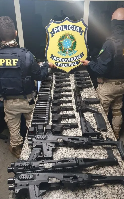 Imagem ilustrativa da imagem Carro que levava armas para SG é interceptado pela PRF no Rio