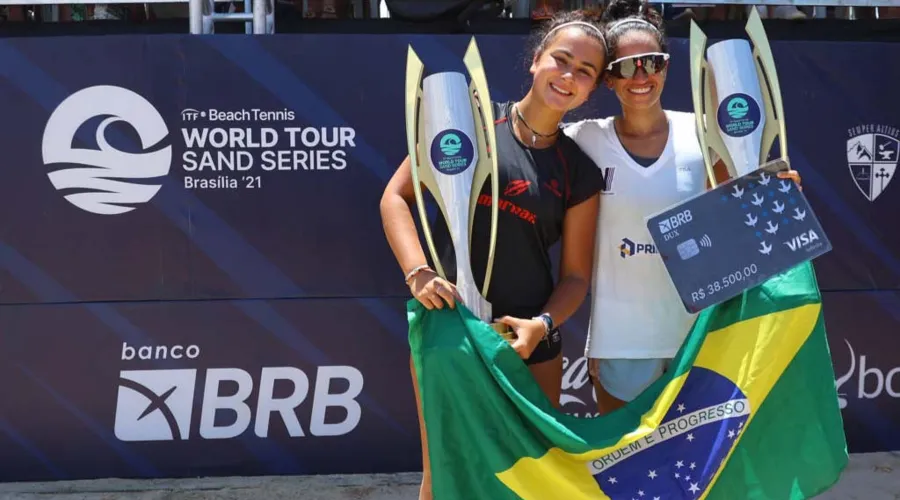 Imagem ilustrativa da imagem Dupla de brasileiras brilha em Brasília e vence o Grand Slam de Beach Tennis