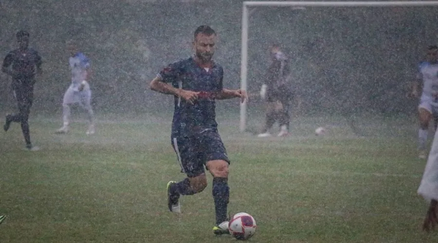 Imagem ilustrativa da imagem Pérolas Negras x Maricá, pela final da Copa Rio, é interrompido e adiado devido a forte chuva