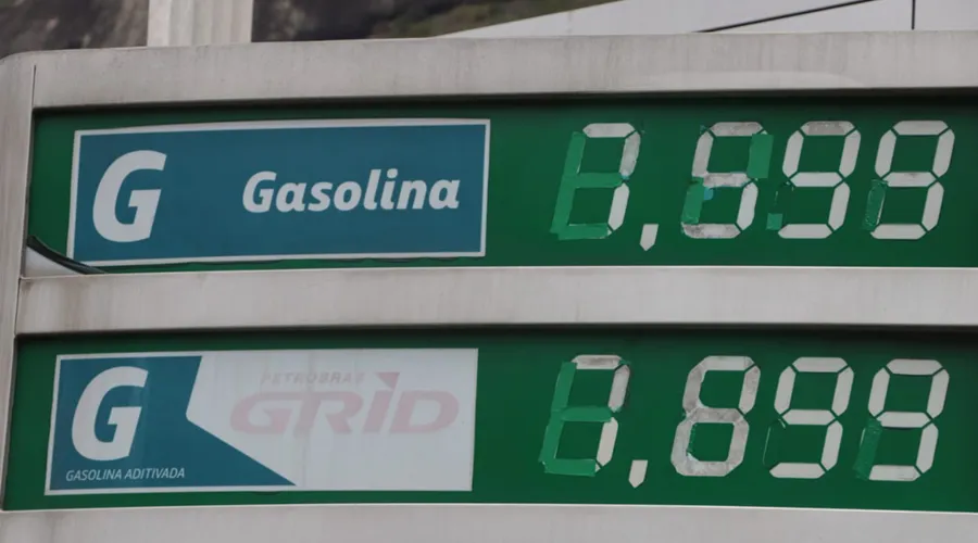 Imagem ilustrativa da imagem Bolsonaro quer discutir preço da gasolina na volta ao Brasil