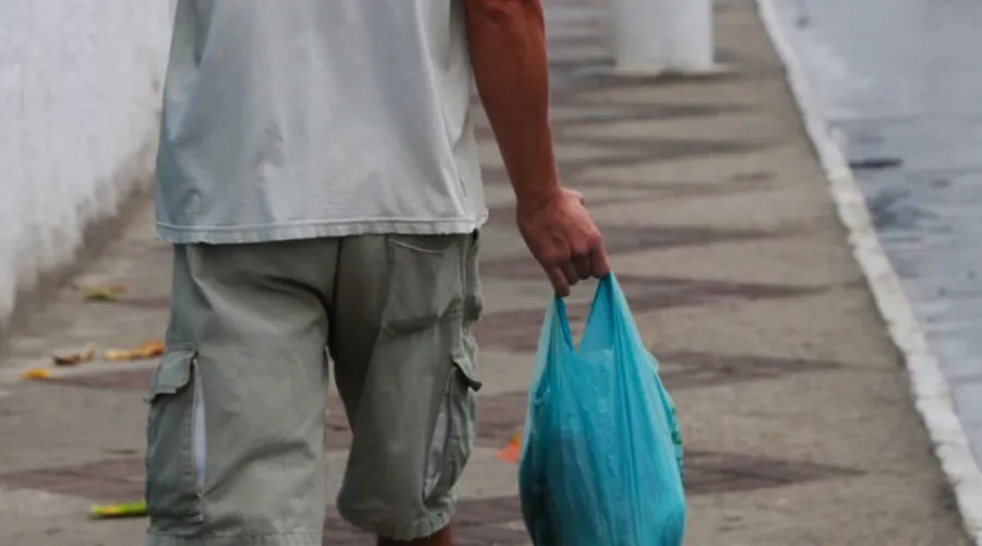 Imagem ilustrativa da imagem Cobrança de sacolas plásticas pode acabar em mercados de Maricá