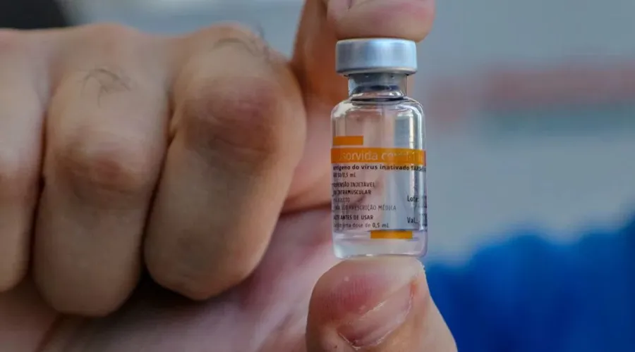 Imagem ilustrativa da imagem Agência Europeia quer adaptar vacinas para variante Ômicron