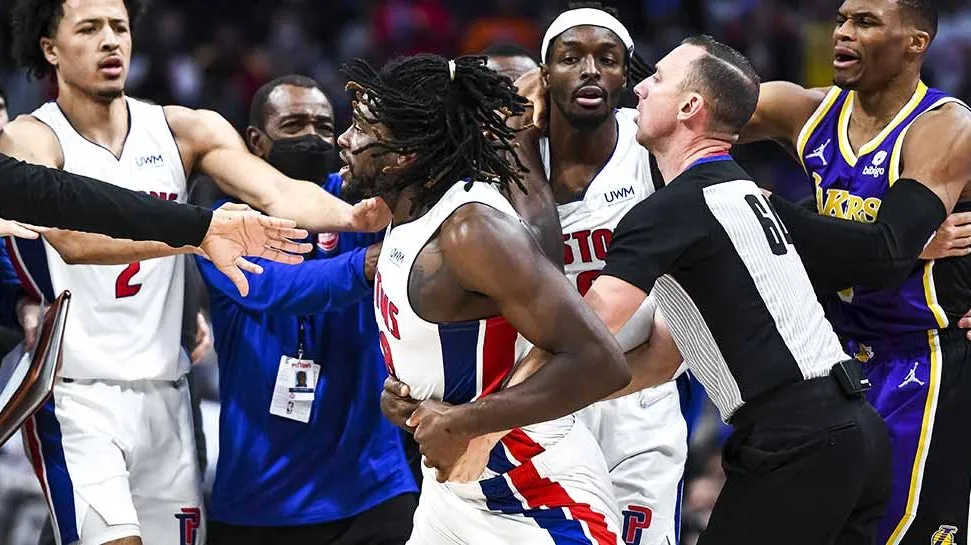 Imagem ilustrativa da imagem Astro da NBA é expulso pela segunda vez na carreira após socar adversário em quadra