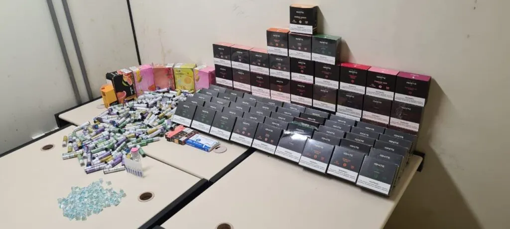 Imagem ilustrativa da imagem Acusado de vender cigarro eletrônico é preso em Niterói