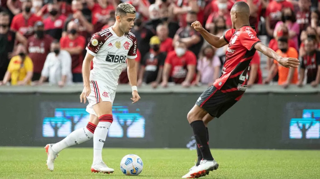 Imagem ilustrativa da imagem Flamengo abre dois gols de vantagem mas cede empate em jogo atrasado do Brasileirão
