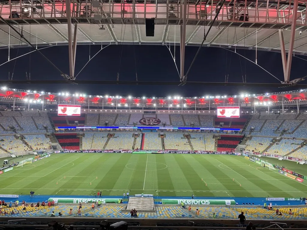 Imagem ilustrativa da imagem Flamengo recebe o Atlético-GO para manter esperanças no título do Brasileirão
