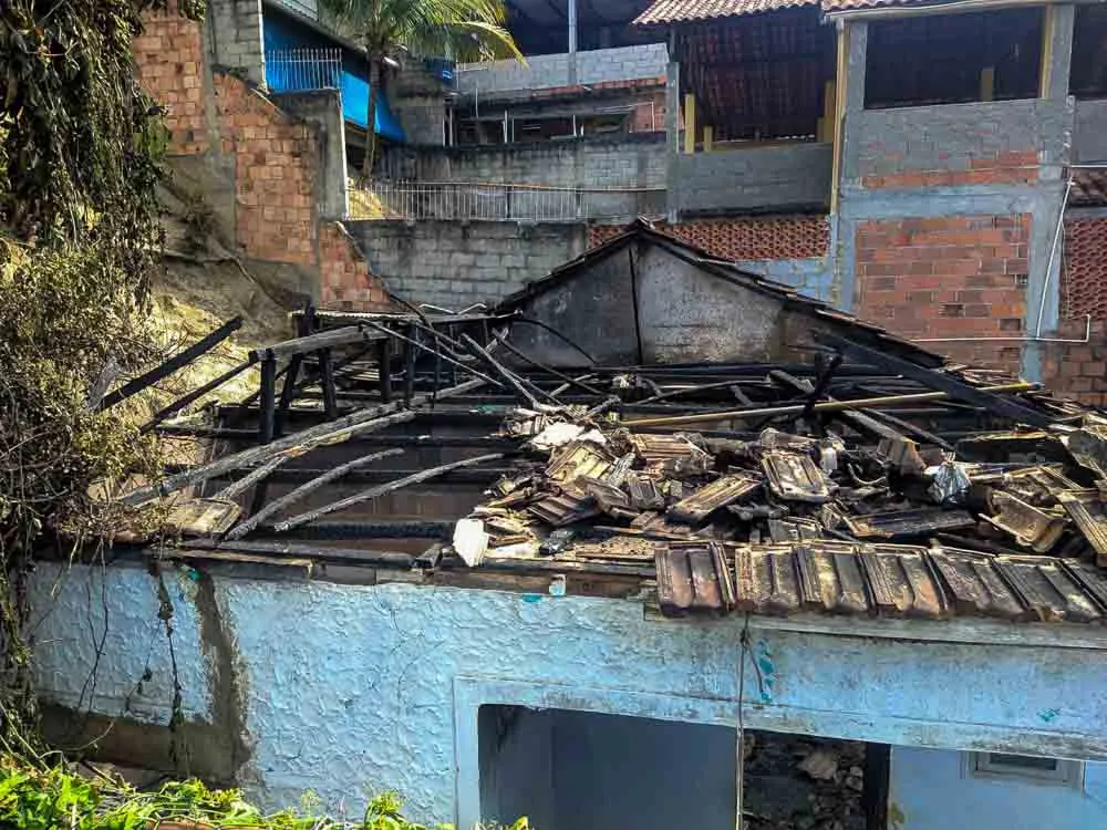 Imagem ilustrativa da imagem Incêndio atinge casa na Zona Norte de Niterói