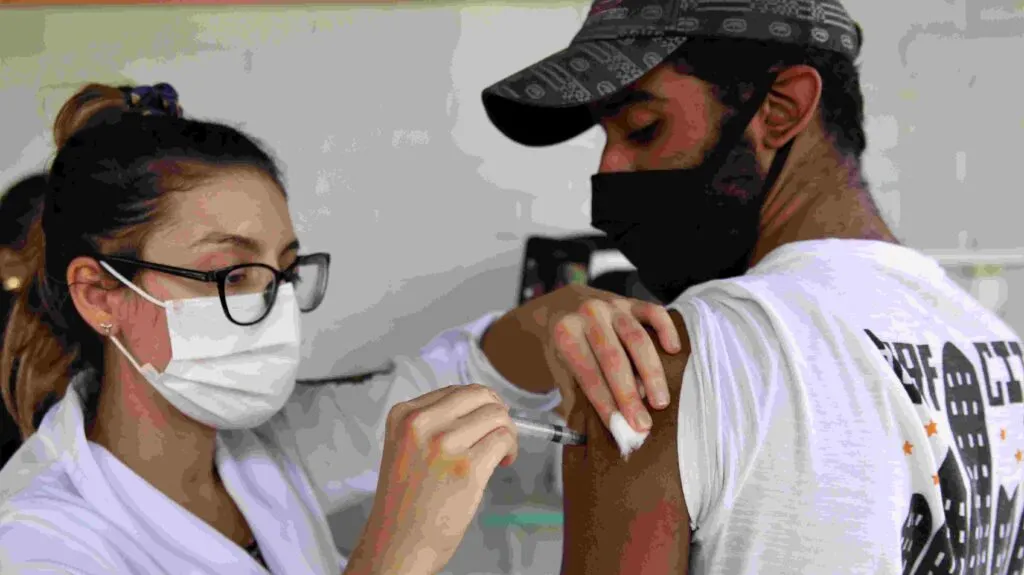 Imagem ilustrativa da imagem Niterói e São Gonçalo retomam vacinação contra a Covid-19 na próxima terça-feira