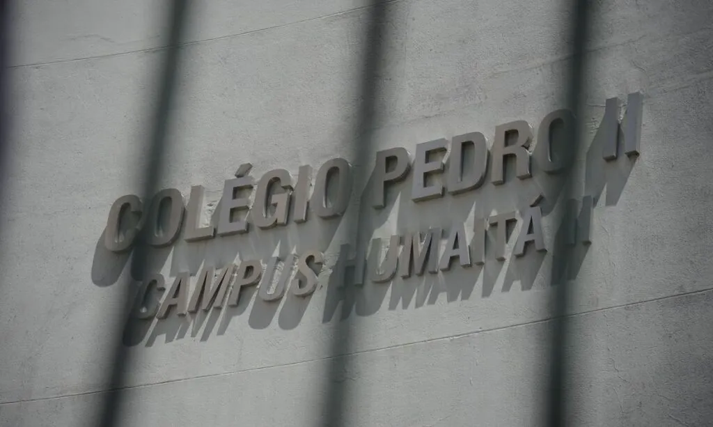 Rio de Janeiro - Estudantes secundaristas do colégio Pedro II, da unidade Humaitá, ocupam a escola desde ontem(31) em protesto contra a PEC 241 e a PEC 55. (Tânia Rêgo/Agência Brasil)