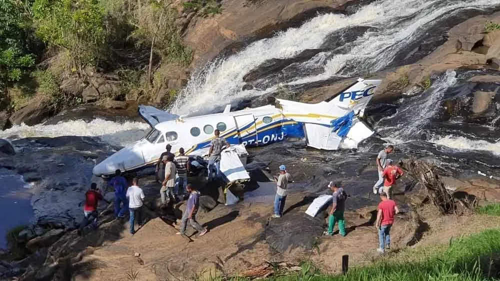 Imagem ilustrativa da imagem Avião que transportava Marília Mendonça cai em serra de Minas Gerais