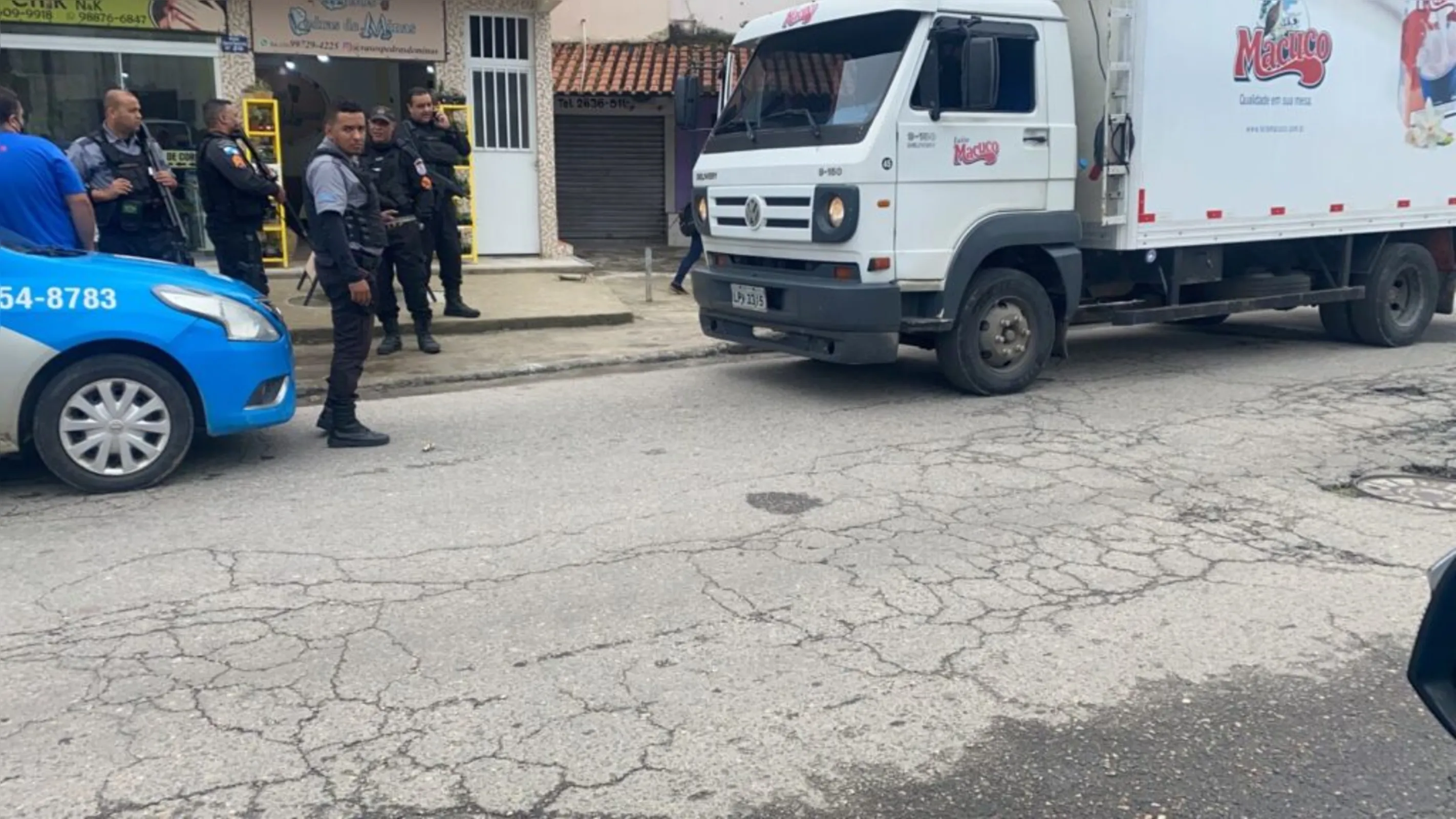 Imagem ilustrativa da imagem Caminhão entra no Risca Faca e sofre disparos em Maricá