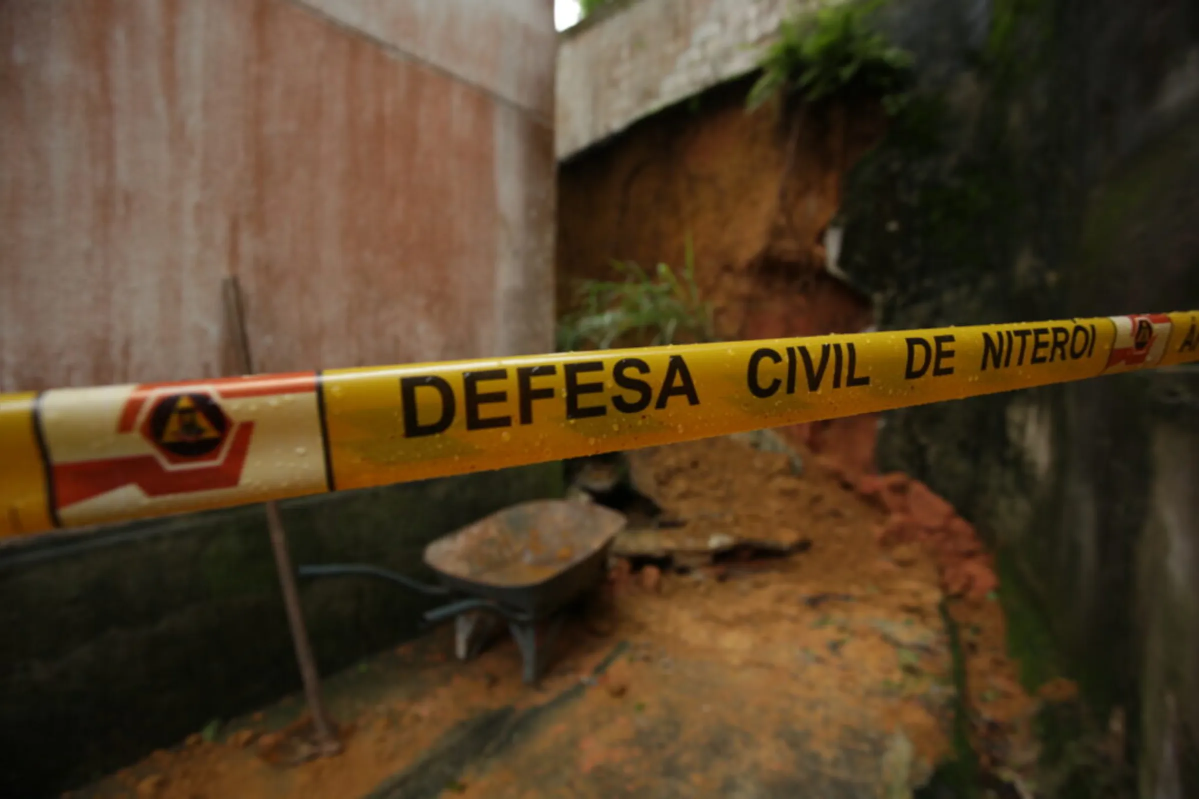 Imagem ilustrativa da imagem Sobreviventes do Bumba, em Niterói, em risco de nova tragédia