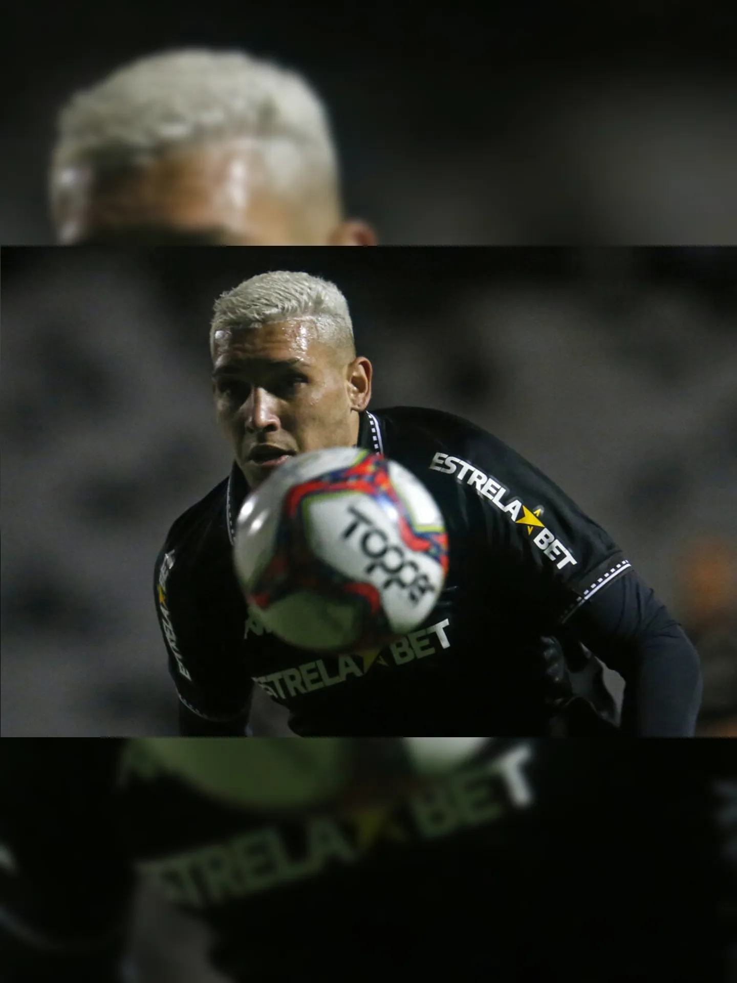 Imagem ilustrativa da imagem Botafogo empata e perde chance de se isolar na liderança da Série B