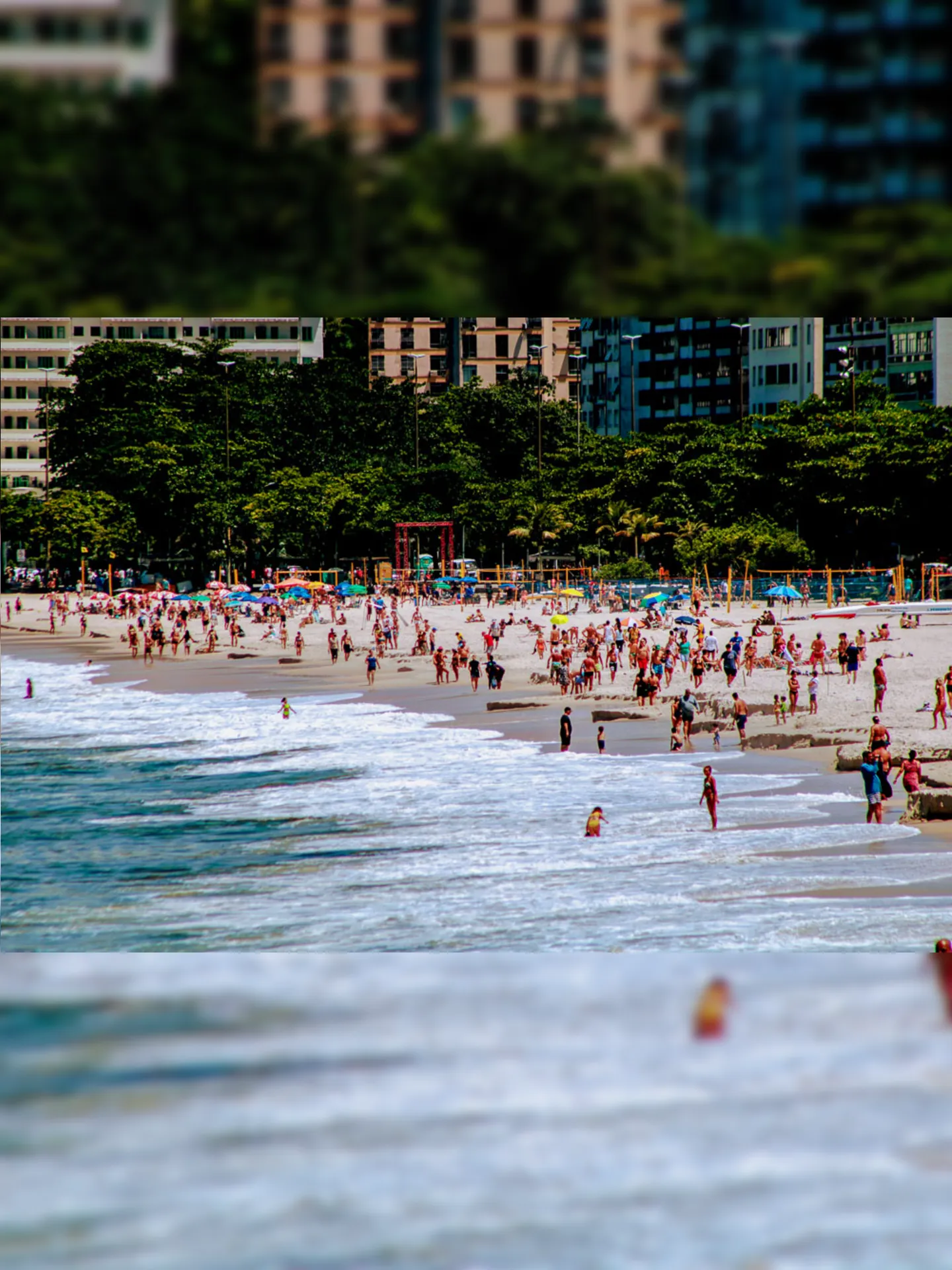 Imagem ilustrativa da imagem Sol volta a aparecer e leva população para praias de Niterói