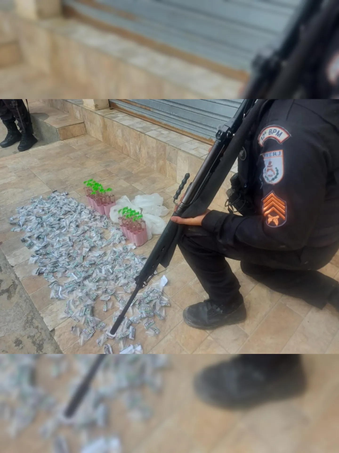 Imagem ilustrativa da imagem Suspeitos são presos com drogas em comunidade de Niterói
