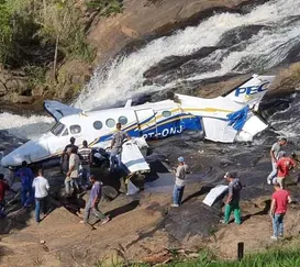 Avião que transportava Marília Mendonça cai em serra de Minas Gerais