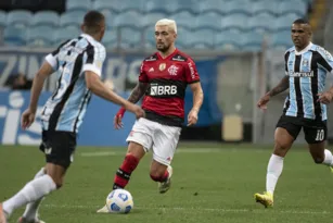 Imagem ilustrativa da imagem Com reservas, Flamengo empata contra o Grêmio no Sul antes de final da Libertadores
