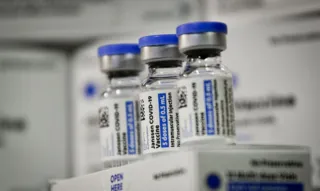 Imagem ilustrativa da imagem Brasil recebe 1 milhão de doses da vacina Janssen