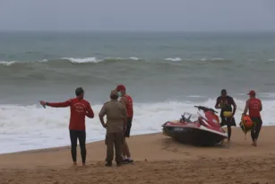 Imagem ilustrativa da imagem Resgatados de naufrágio em Rio das Ostras recebem alta