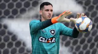 Imagem ilustrativa da imagem Botafogo quer renovar com Gatito; goleiro despista e faz duras críticas a médicos do clube