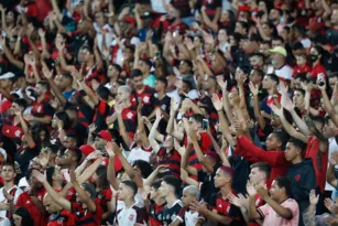 Imagem ilustrativa da imagem Flamengo vence o Ceará no Maracanã e adia título do Atlético-MG